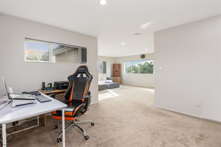 Photo of property in 1c Babich Road, Henderson Valley, Auckland, 0614