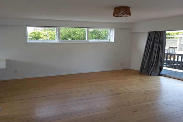 Photo of property in 1/20 Penning Road, Castor Bay, Auckland, 0620