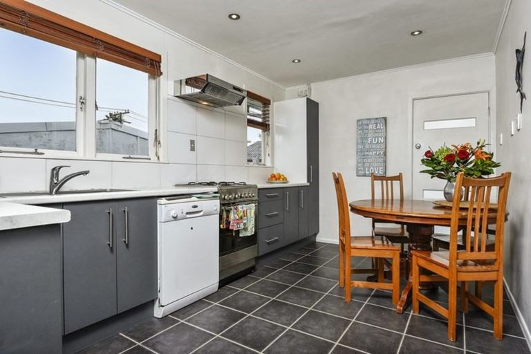 Photo of property in 29 Kapuka Road, Mangere Bridge, Auckland, 2022