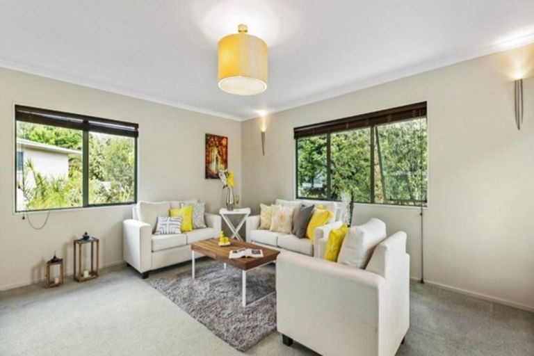 Photo of property in 28a Felgrove Street, Glendene, Auckland, 0602