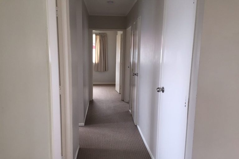 Photo of property in 28 Waimumu Road, Massey, Auckland, 0614