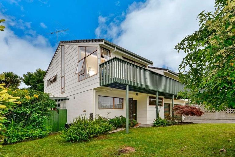 Photo of property in 2/94 John Downs Drive, Browns Bay, Auckland, 0630