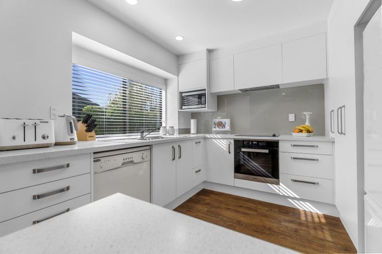 Photo of property in 32 Madill Road, St Andrews, Hamilton, 3200