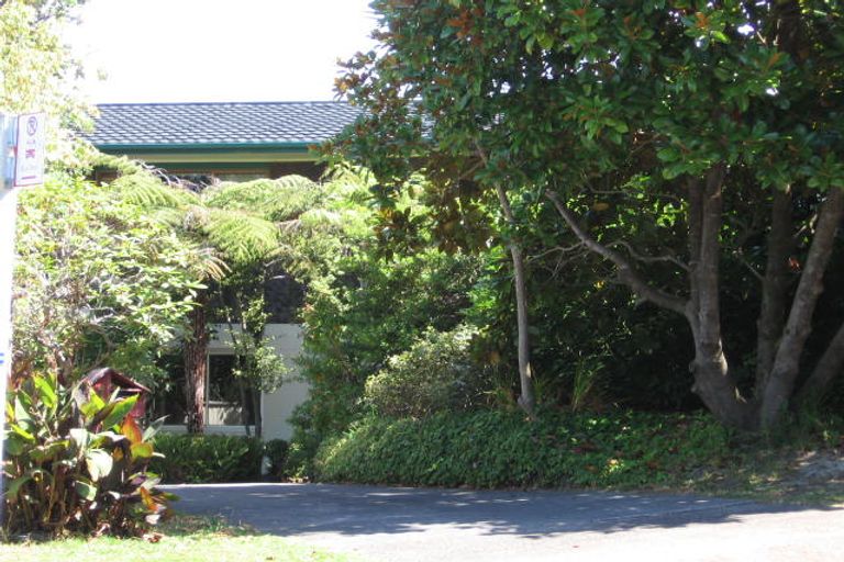 Photo of property in 1 Geoffrey Road, Torbay, Auckland, 0630