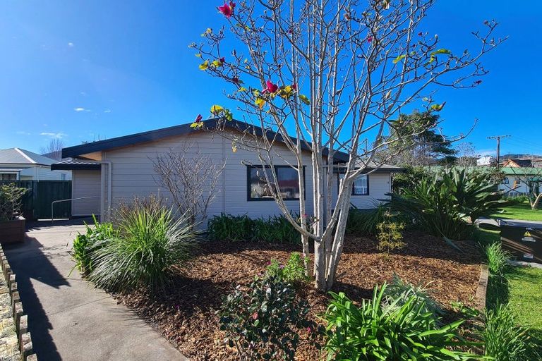 Photo of property in 16 Allman Drive, Coromandel, 3506