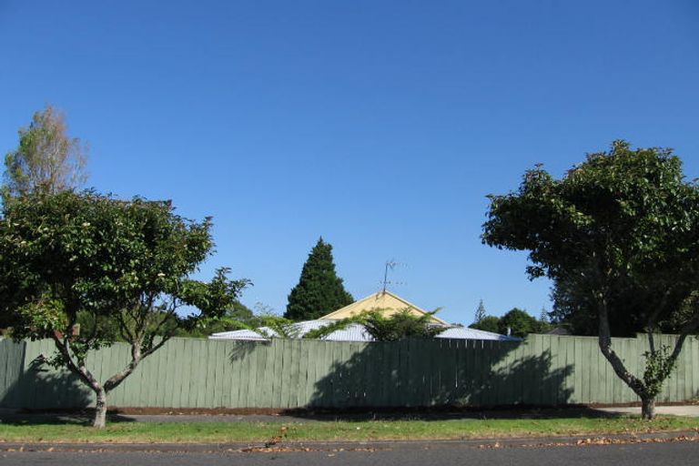 Photo of property in 2/5 Cutler Street, New Lynn, Auckland, 0600