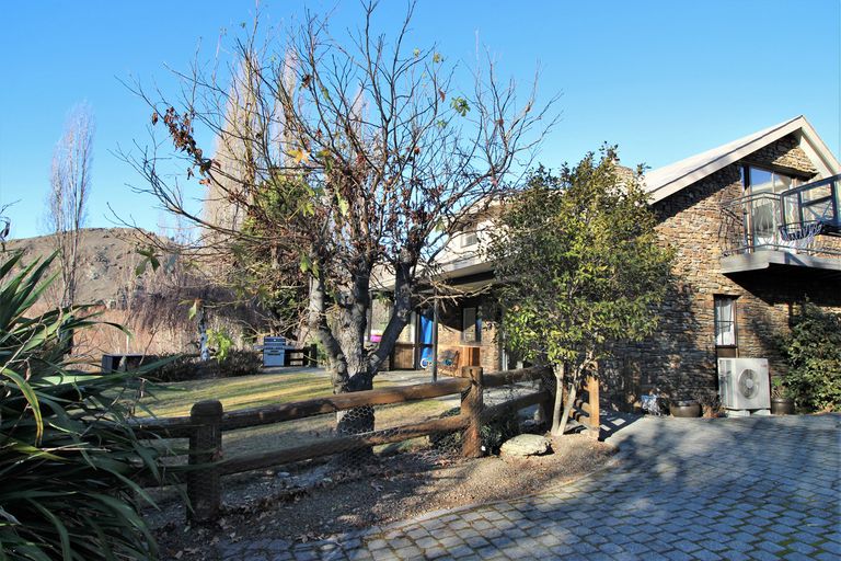 Photo of property in 23 Old Bridge Road, Bridge Hill, Alexandra, 9320