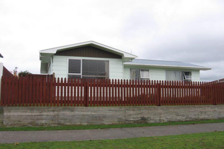 Photo of property in 6 Hillcrest Drive, Kelvin Grove, Palmerston North, 4414
