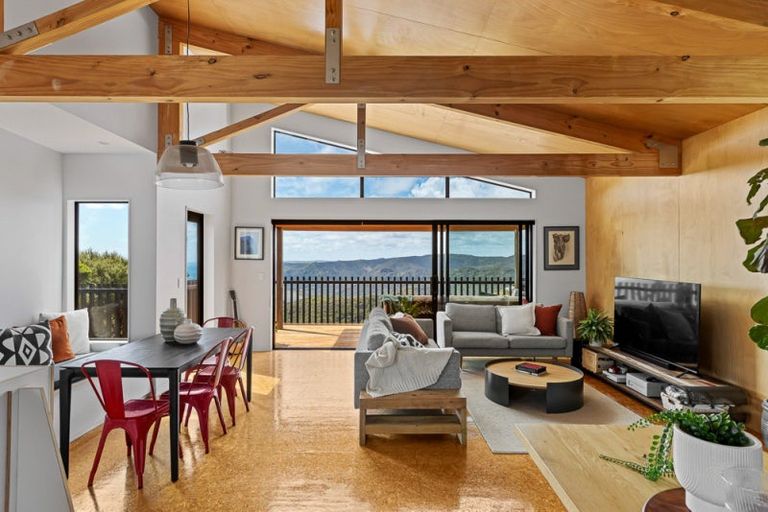 Photo of property in 23 Log Race Road, Piha, New Lynn, 0772