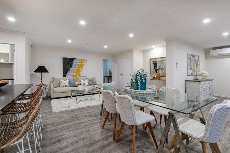 Photo of property in 5 Franheim Crescent, Orewa, 0931