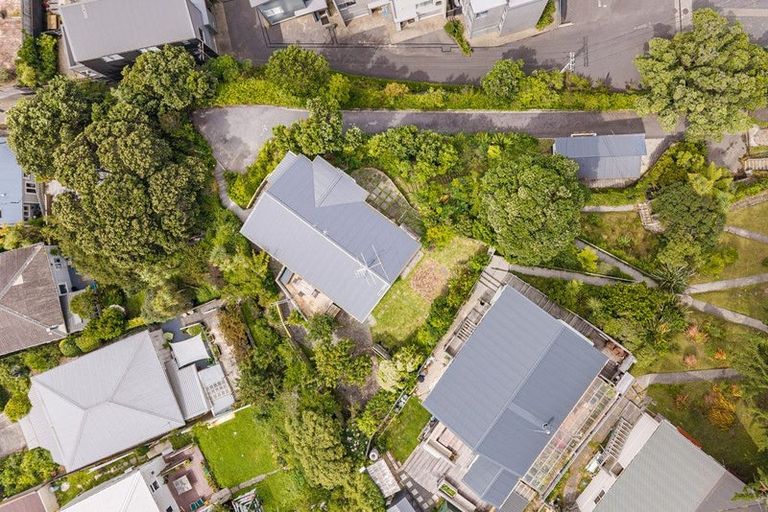 Photo of property in 2a Severn Street, Island Bay, Wellington, 6023