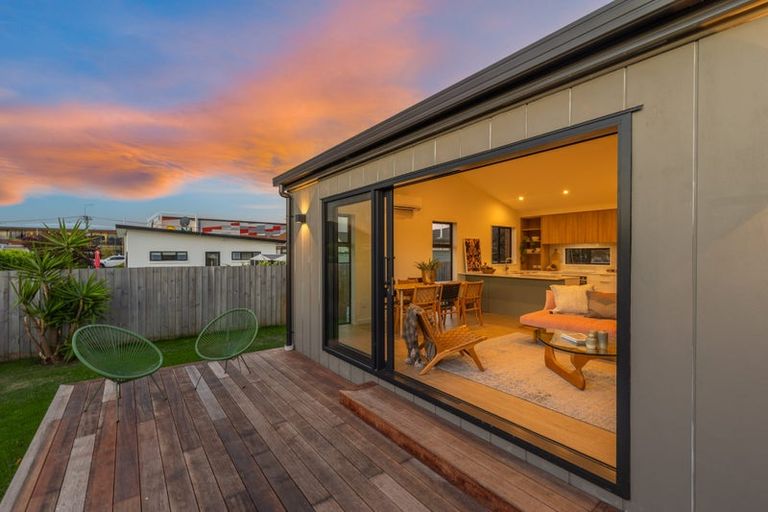 Photo of property in 98a Willryan Avenue, New Brighton, Christchurch, 8083