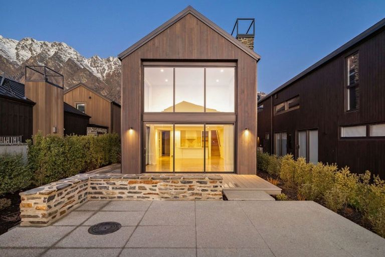 Photo of property in 10 Soudley Court, Jacks Point, Queenstown, 9371