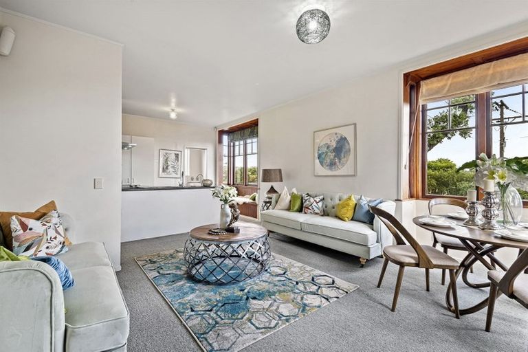 Photo of property in 13 Islington Avenue, New Lynn, Auckland, 0600