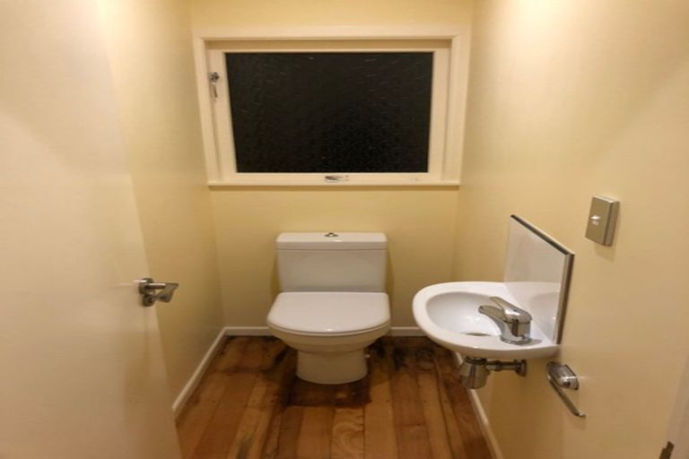 Photo of property in 2/26 Coroglen Avenue, Birkenhead, Auckland, 0626