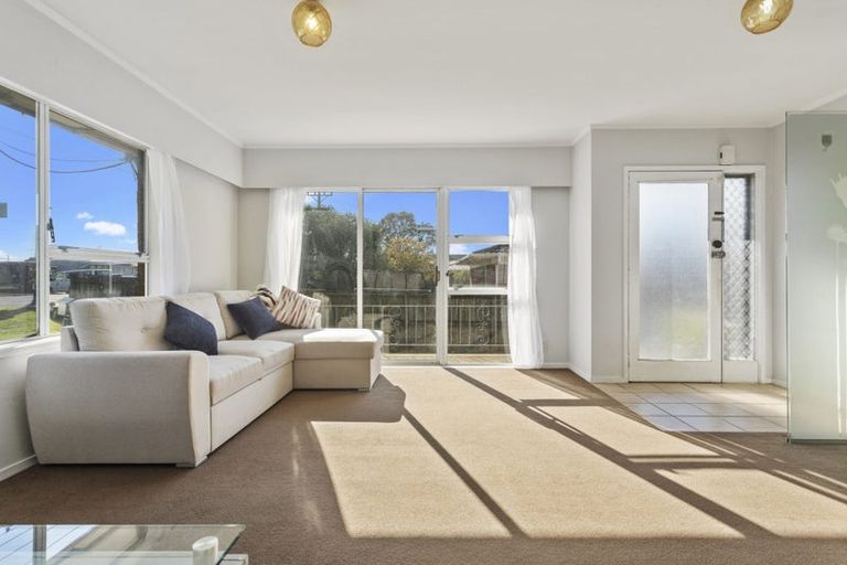 Photo of property in 1/69 Hepburn Road, Glendene, Auckland, 0602