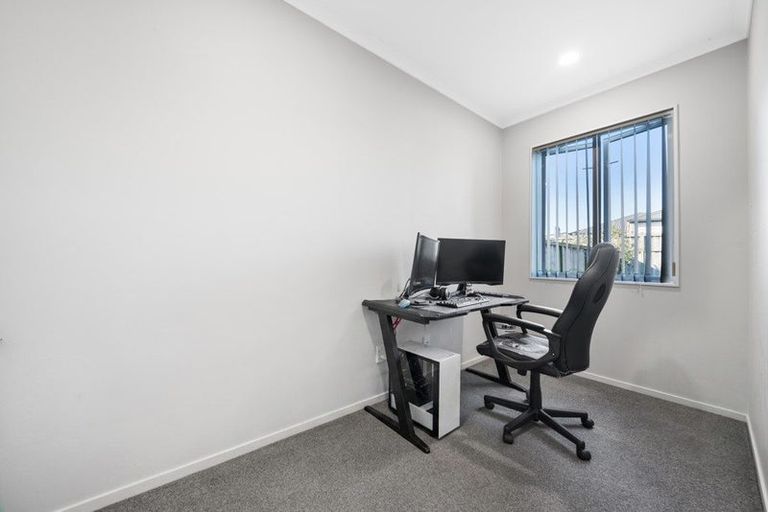Photo of property in 25 Warbler Crescent, Papakura, 2110