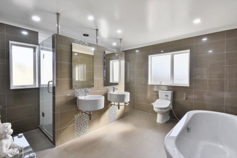 Photo of property in 15 Bejoy Rise, East Tamaki Heights, Auckland, 2016