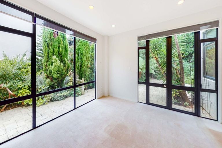 Photo of property in 65 Nevay Road, Miramar, Wellington, 6022