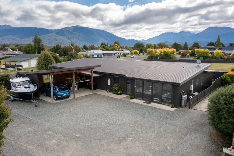 Photo of property in 21 Pop Andrew Drive, Te Anau, 9600