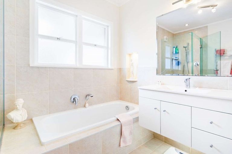 Photo of property in 25 Hartley Terrace, Massey, Auckland, 0614