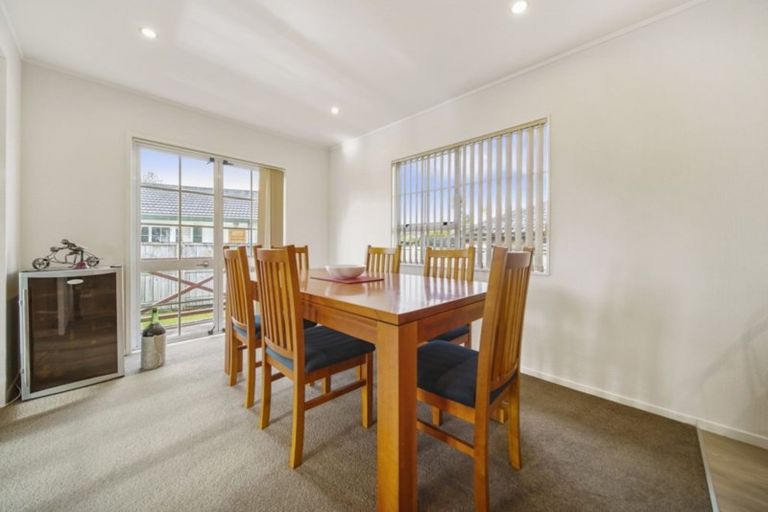 Photo of property in 8 Evanda Crescent, Conifer Grove, Takanini, 2112