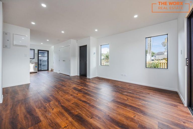 Photo of property in 56e Cyclamen Road, Mangere, Auckland, 2022