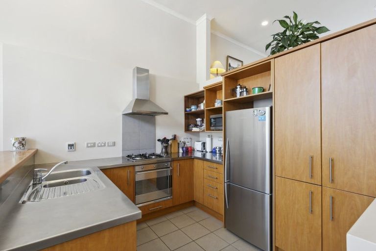 Photo of property in 13/15 Roxburgh Street, Mount Victoria, Wellington, 6011