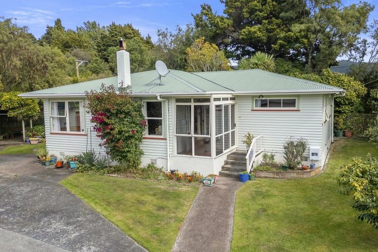 Photo of property in 32 Pempsey Street, Silverstream, Upper Hutt, 5019