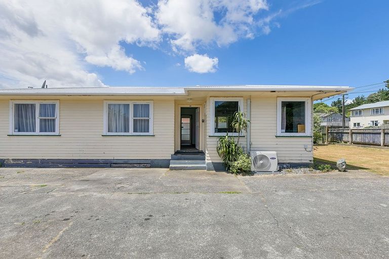 Photo of property in 19 Cardiff Crescent, Cannons Creek, Porirua, 5024