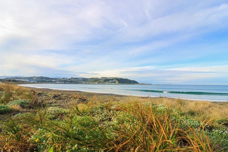 Photo of property in 4/30 Lyall Parade, Lyall Bay, Wellington, 6022
