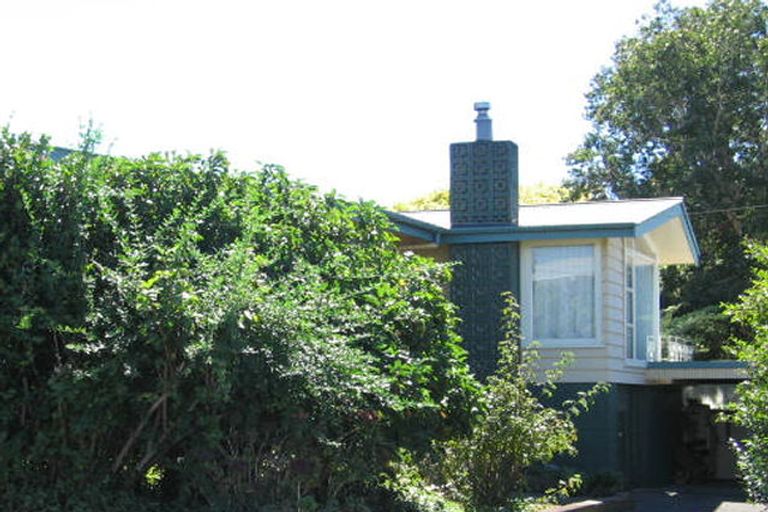 Photo of property in 22 Divich Avenue, Te Atatu South, Auckland, 0610