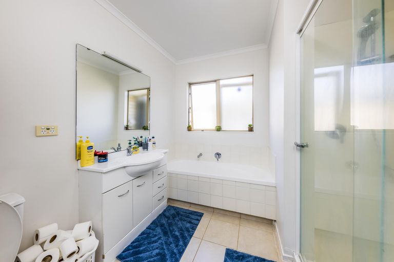 Photo of property in 14 Ashmere Lane, Weymouth, Auckland, 2103