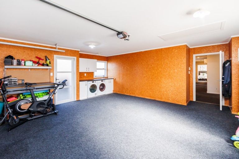 Photo of property in 9 Lorenzo Place, Kelvin Grove, Palmerston North, 4414