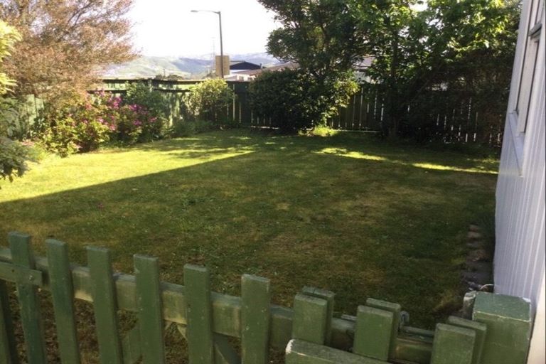 Photo of property in 60 Baylands Drive, Newlands, Wellington, 6037