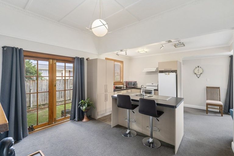 Photo of property in 19 Limbrick Street, Terrace End, Palmerston North, 4410
