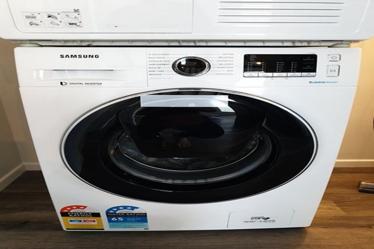 Photo of property in 1/21 Tiri Tiri Road, Birkdale, Auckland, 0626