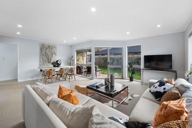 Photo of property in 1/15 Golfland Drive, Golflands, Auckland, 2013