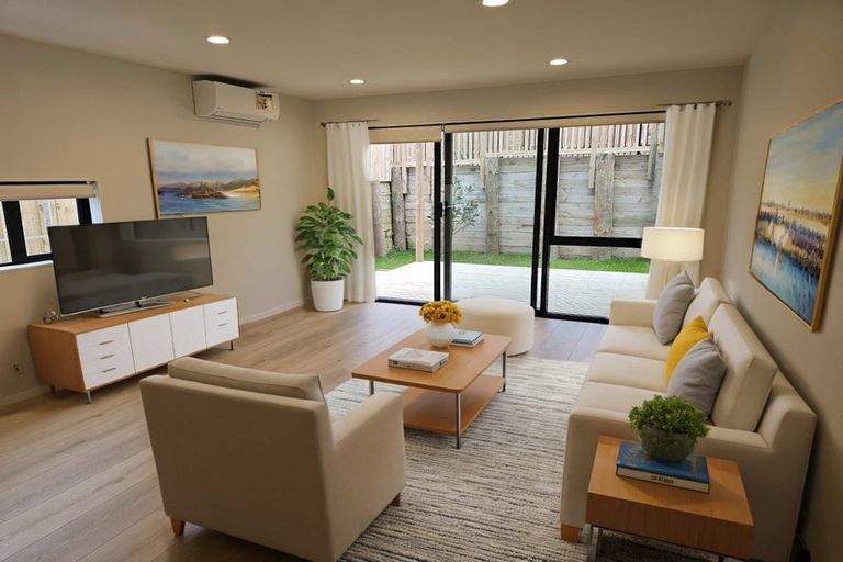 Photo of property in 2a Embling Place, Eastern Beach, Auckland, 2012