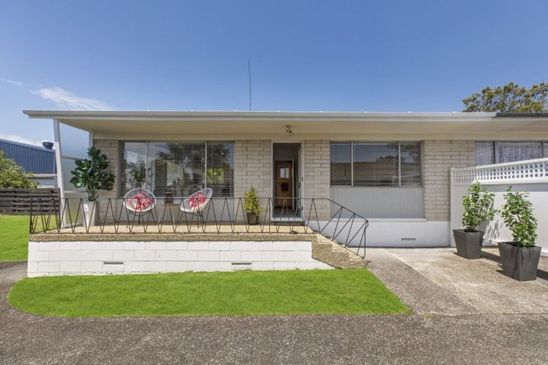 Photo of property in 2/25 Pinedale Place, Henderson, Auckland, 0610