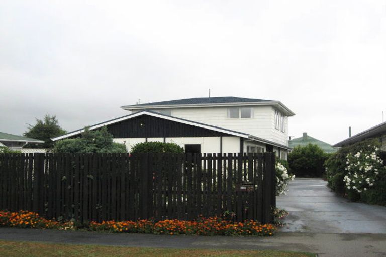 Photo of property in 37 Strathfield Avenue, Dallington, Christchurch, 8061