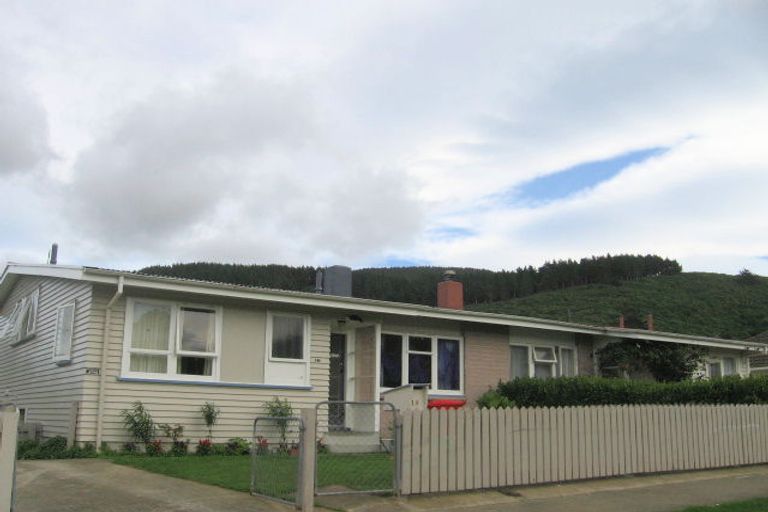 Photo of property in 18 Davidson Crescent, Tawa, Wellington, 5028