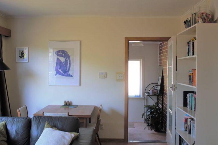 Photo of property in 34 Hungerford Road, Lyall Bay, Wellington, 6022