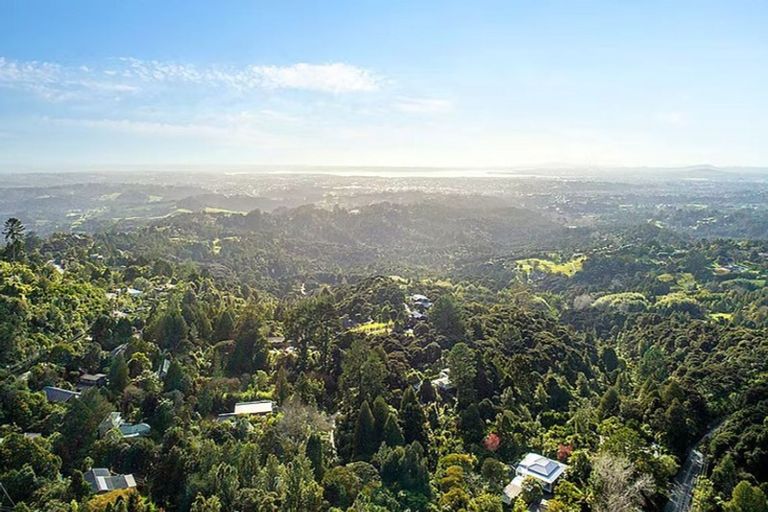 Photo of property in 898 West Coast Road, Waiatarua, Auckland, 0604