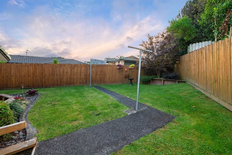 Photo of property in 120 Buscomb Avenue, Henderson, Auckland, 0610