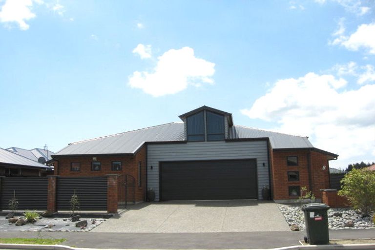 Photo of property in 8 Linkwater Way, Parklands, Christchurch, 8083