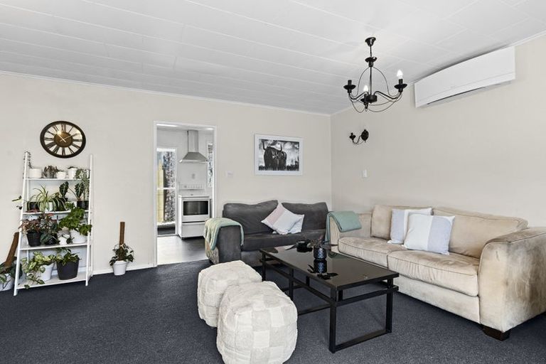 Photo of property in 2/12 Ambury Place, Merrilands, New Plymouth, 4312