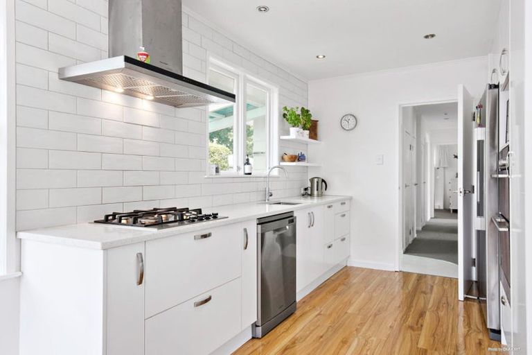 Photo of property in 36 Weatherly Road, Torbay, Auckland, 0630