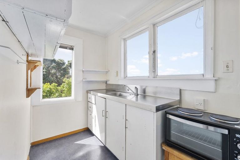 Photo of property in 13 Palliser Road, Roseneath, Wellington, 6011