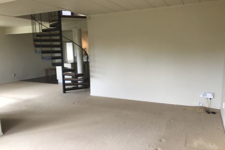 Photo of property in 1/39 Brigantine Drive, Beach Haven, Auckland, 0626